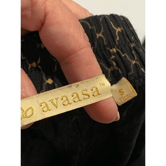 Avaasa Women's Elastic Waist Gold Geometric Print Wide Leg Black Capri Size S - Picture 2 of 5